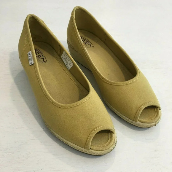 Keen Cortona Yellow Green Wedge Peep Toe Vegan Heel Women's US 6.5 Shoe 1012414 - Picture 1 of 12